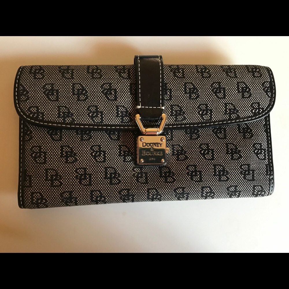 Dooney & Bourke wallet